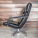 Artifort F141 Drehsessel aus schwarzem Leder