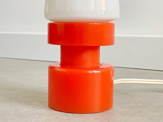 Image 1 of Vintage französische Tischlampe orange / weiß