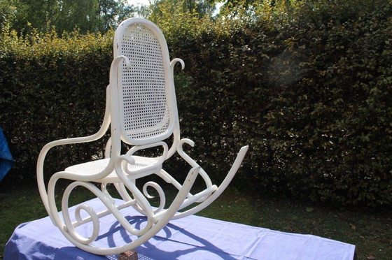 Image 1 of Thonet-Schaukelstuhl, weißer Thonet-Schaukelstuhl, 1970er Jahre