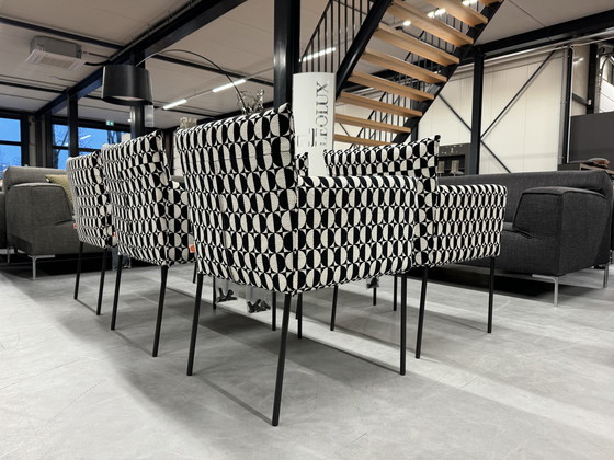 Image 1 of 6 Jess Design Forward Esszimmerstuhl aus schwarzem und weißem Stoff