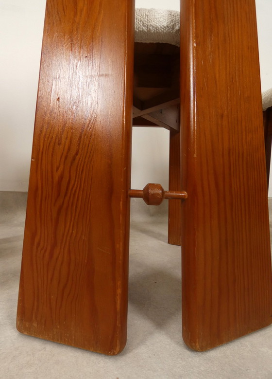 Image 1 of  Brutalistische Stühle aus den 70er Jahren – Bouclé-Stoff – Eiche