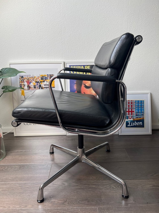 Image 1 of Vitra EA 208 Soft Pad Stuhl