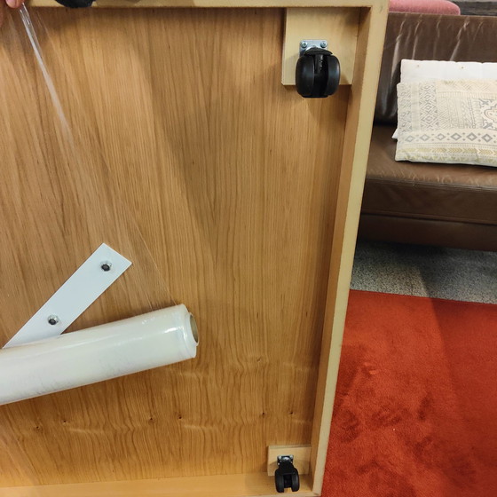 Image 1 of Ronald Schmidt großer Couchtisch Nussbaum mit Glasplatte