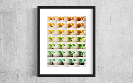 Eine Welt bunter Türen Giclée – Fotografie, Paper