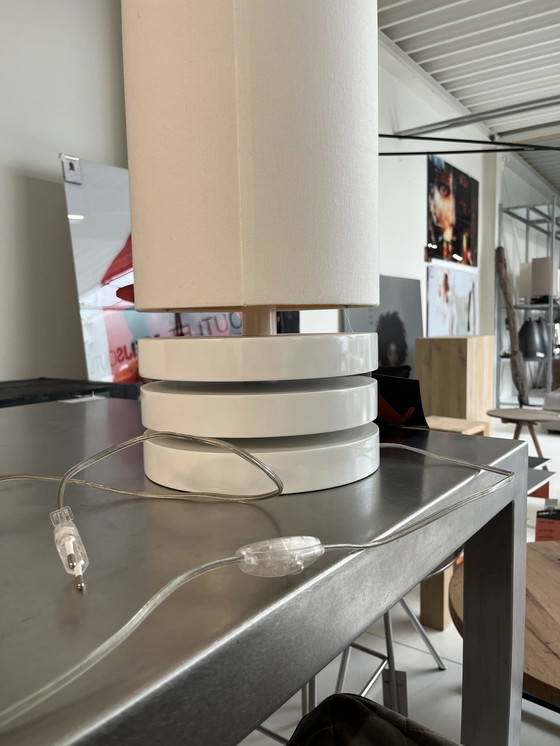 Image 1 of Layer Tischleuchte III rund hochglänzend weiß