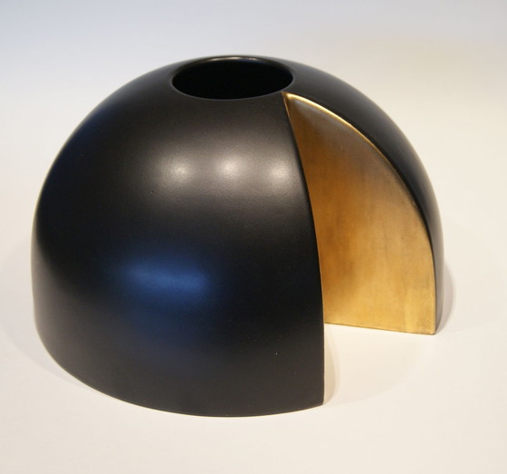 Image 1 of Gerard van Dam - Schwarze moderne 3/4-Vase, ausgeführt von Tichelaar Makkum