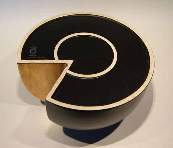 Image 1 of Gerard van Dam - Schwarze moderne 3/4-Vase, ausgeführt von Tichelaar Makkum