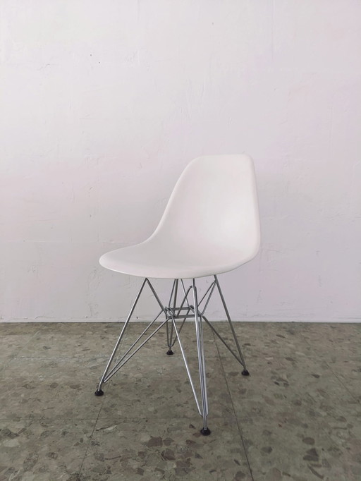 4x Vitra Eames DSR Esszimmerstühle