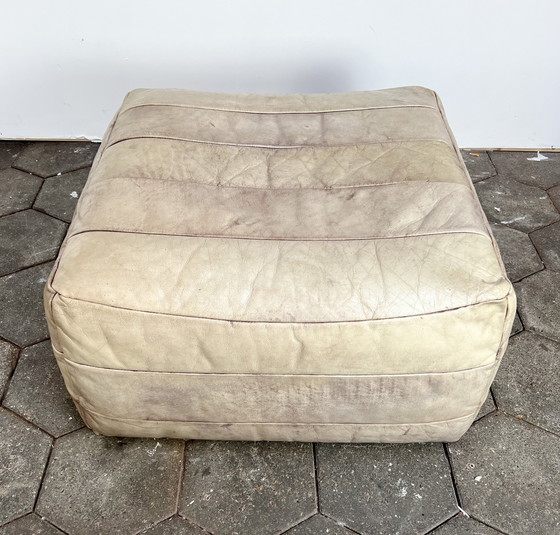 Image 1 of Robuster XL-Sitzsack aus Leder mit Ottomane, nach 2000