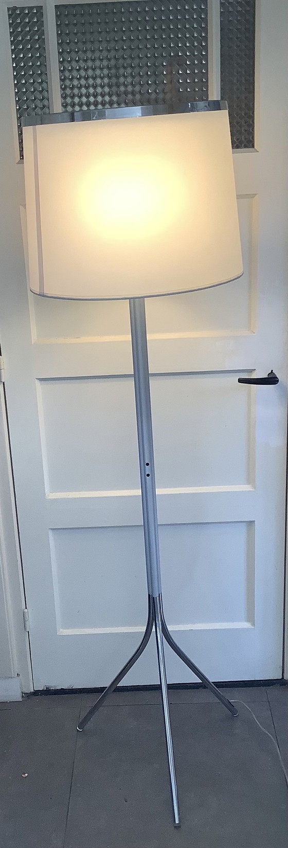 Image 1 of Lampara de Pie Leila Steh-Designlampe der Marke Grok von Ramon Benedito