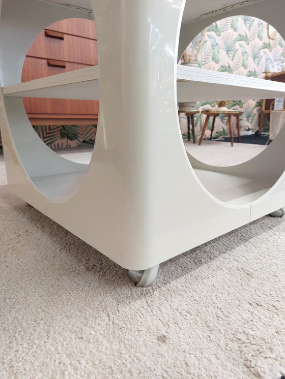 Image 1 of Space Age Tisch/Schrank/Möbel auf Rollen weiß 70er Jahre