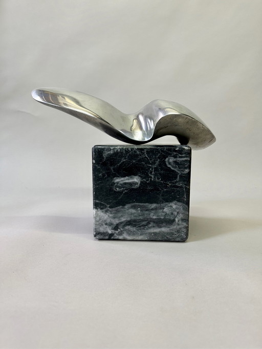 Eddy Stikkelorum Skulptur Glossy Widow