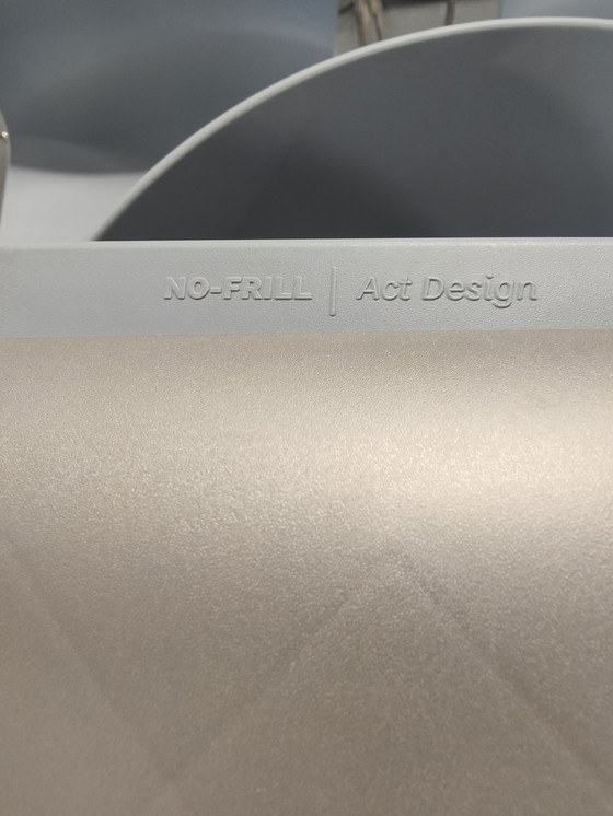 Image 1 of 11x Frill- und No-Frill-Stühle