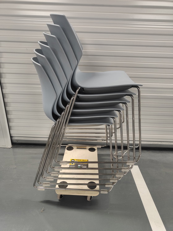 Image 1 of 11x Frill- und No-Frill-Stühle