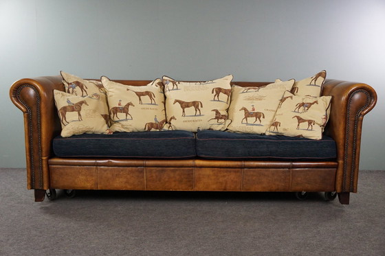 Image 1 of Geräumiges 3-Sitzer-Sofa aus Schafsleder mit Stoffkissen