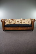 Geräumiges 3-Sitzer-Sofa aus Schafsleder mit Stoffkissen