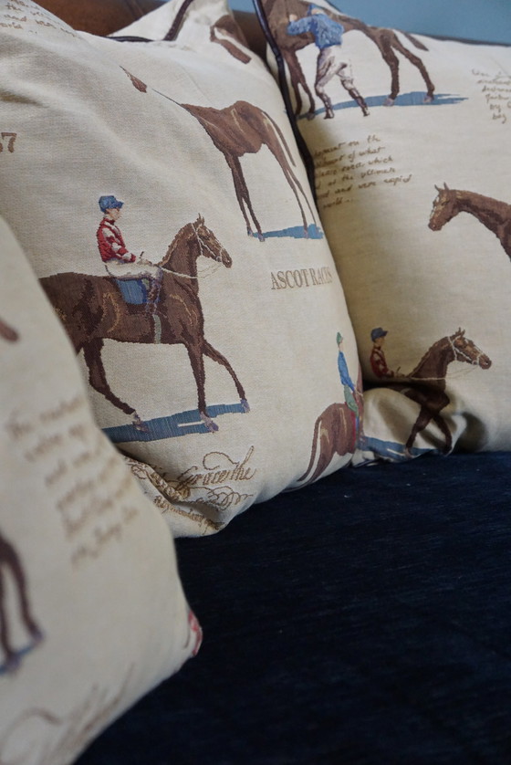 Image 1 of Geräumiges 3-Sitzer-Sofa aus Schafsleder mit Stoffkissen