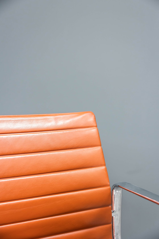 Image 1 of Eames EA117 Bürostuhl