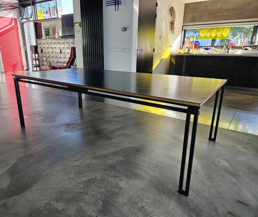 Marry Buiks großer Esstisch