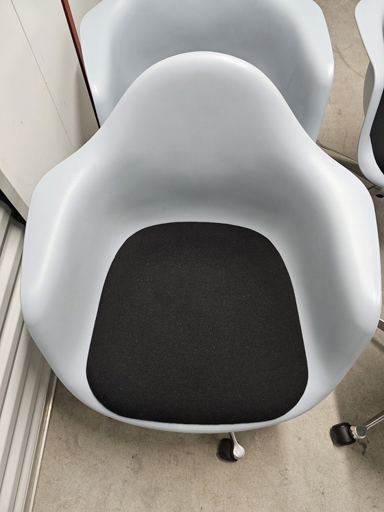 Image 1 of 4x Vitra Eames PACC sogenannter Stuhl
