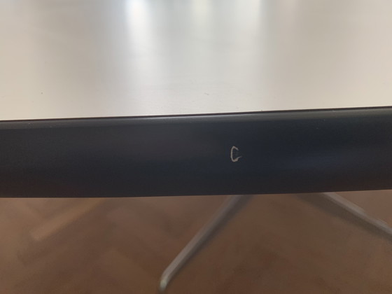 Image 1 of Vitra Eames Konferenztisch