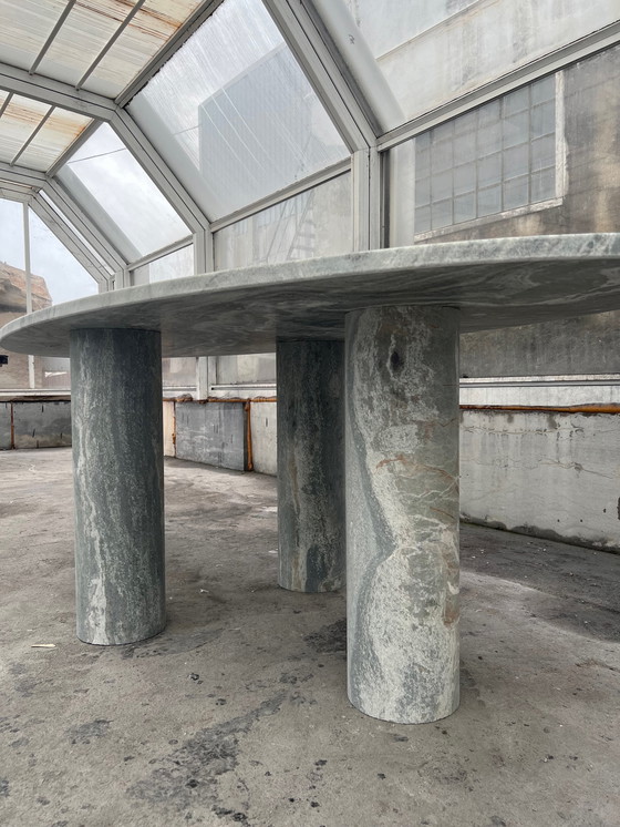 Image 1 of Ovaler Esstisch aus Grün Marmor