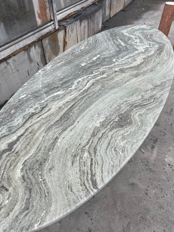 Image 1 of Ovaler Esstisch aus Grün Marmor