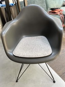 6x Vitra Dar Stühle – in 2 Farben