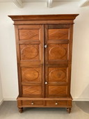 Indischer antiker Schrank