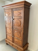 Indischer antiker Schrank