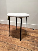 FEST Amsterdam Friday Hocker - schwarzes Gestell