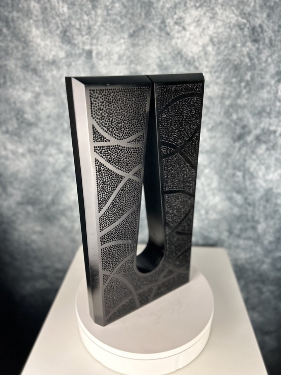 Image 1 of Black Tear Skulptur