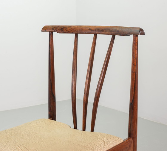 Image 1 of Skandinavisch Esszimmerstühle mit Spindelrücken aus massivem Palisanderholz und karamellfarbenem Kunstlederbezug. Vierer-Set, Ja