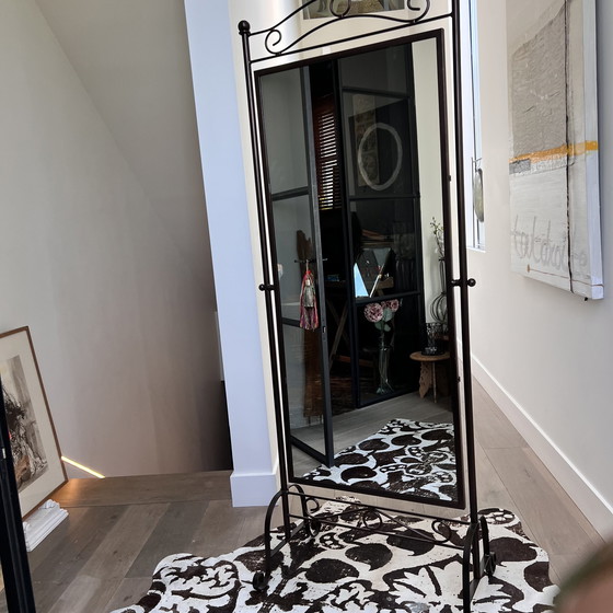 Image 1 of Kippspiegel mit Ornamenten