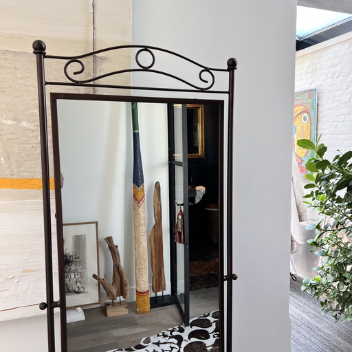 Kippspiegel mit Ornamenten