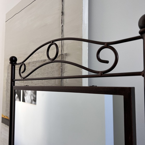 Image 1 of Kippspiegel mit Ornamenten