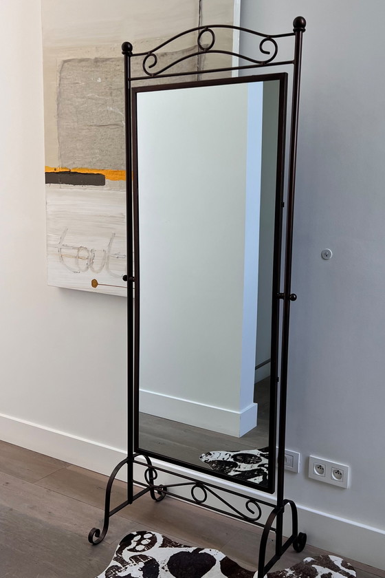 Image 1 of Kippspiegel mit Ornamenten