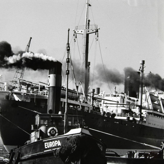 Image 1 of Cas Oorthuys (1908-1975) Rotterdam 1954, Entwicklung eines Silbergelatineabzugs, signiert