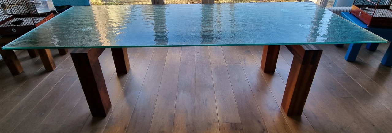 Esszimmertisch im modernen Design