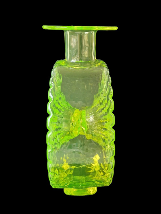 Image 1 of Tamara Aladin - Aurinkopullo Vase aus Uranglas