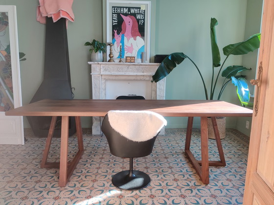 Image 1 of Handgefertigter Tisch aus Walnussholz