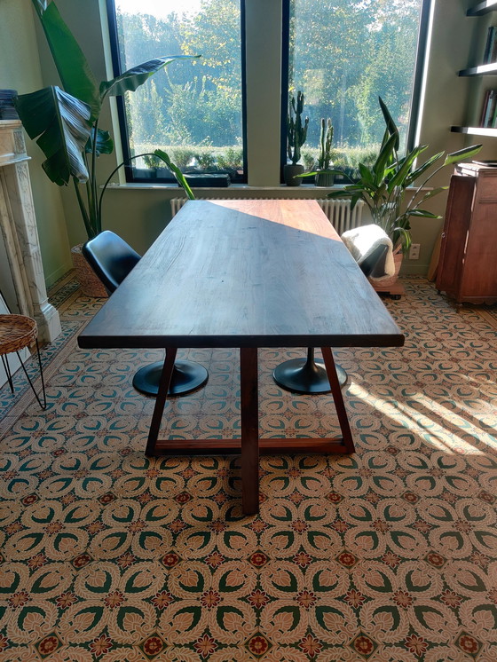 Image 1 of Handgefertigter Tisch aus Walnussholz