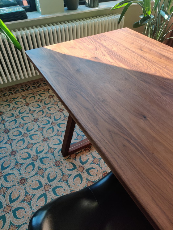 Image 1 of Handgefertigter Tisch aus Walnussholz