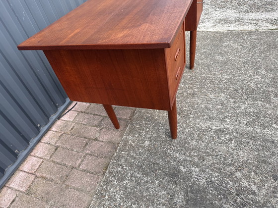 Image 1 of Vintage Schreibtisch