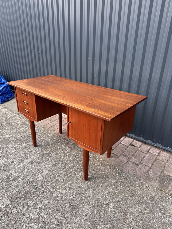 Image 1 of Vintage Schreibtisch