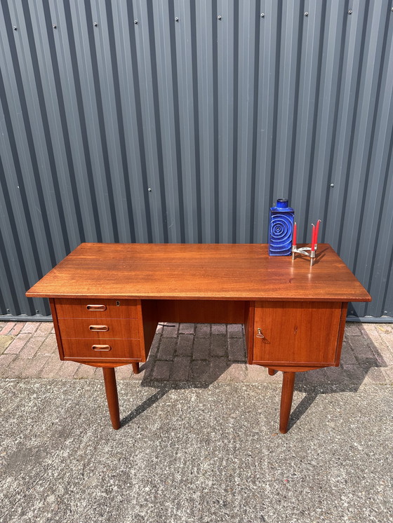 Image 1 of Vintage Schreibtisch